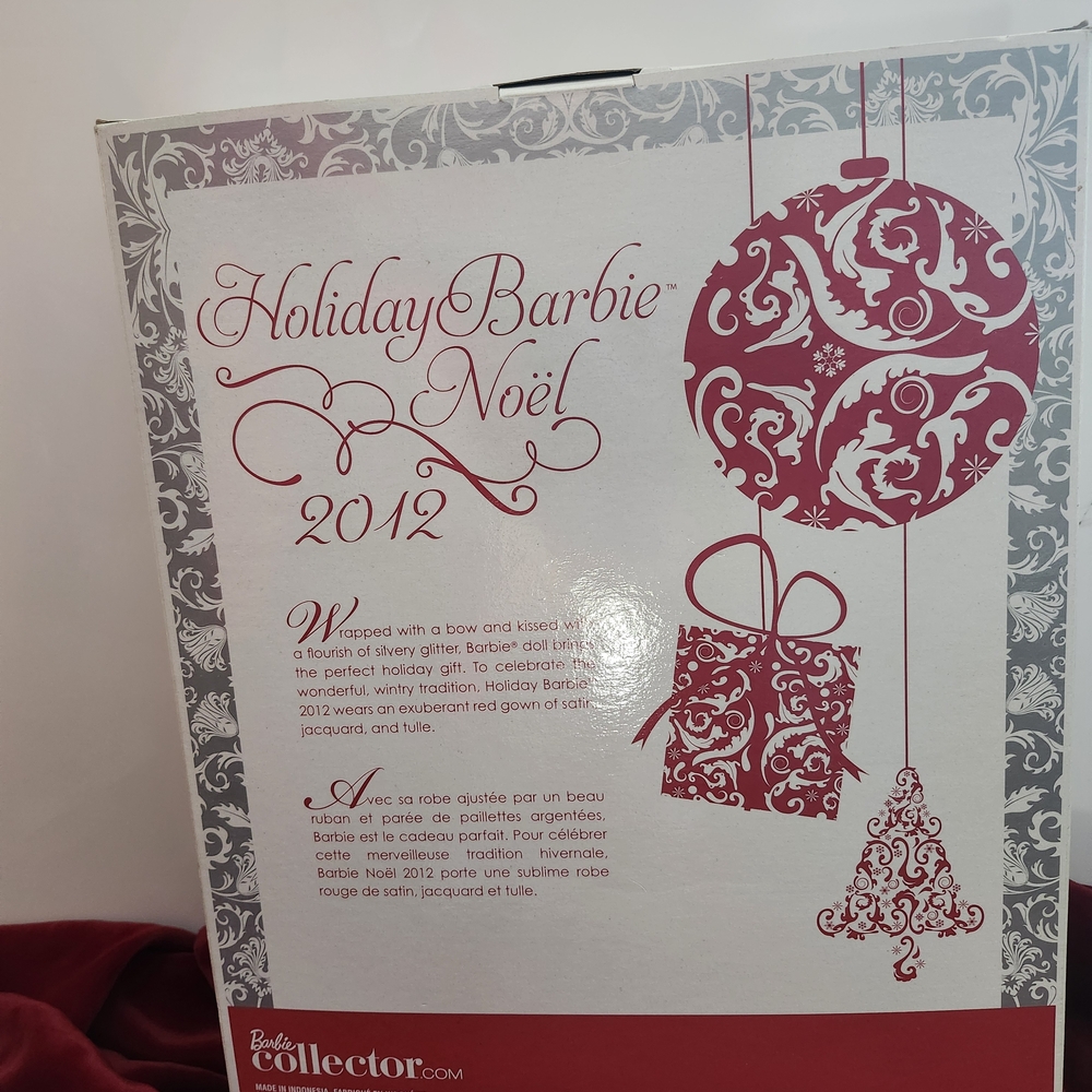 🎄✨ 2012 NRFB Holiday Barbie – Collector Edition in Red Gown By Mattel✨ Giftset - Picture 3 of 4